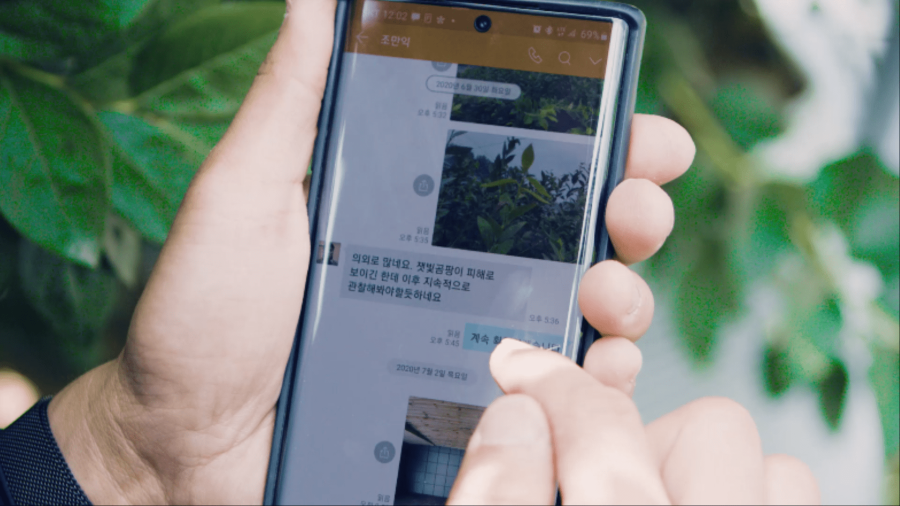 네이버웍스 메시지를 통해 소통하는 모습.
